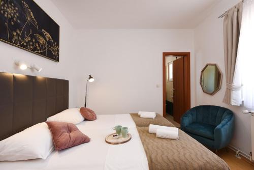 Apartments by the sea Starigrad, Paklenica - 16421