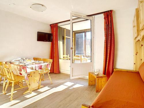 Studio skis aux pieds avec balcon et Wi-Fi gratuit - FR-1-344-902