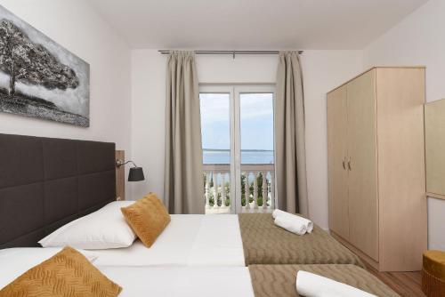 Apartments by the sea Starigrad, Paklenica - 14113