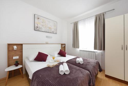 Apartments by the sea Starigrad, Paklenica - 14113
