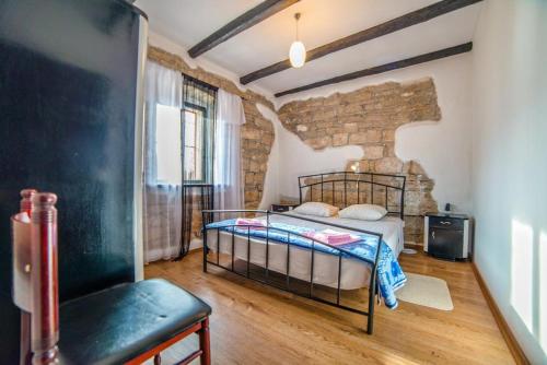 Postel nebo postele na pokoji v ubytování Family friendly house with a swimming pool Frankovici, Central Istria - Sredisnja Istra - 16569