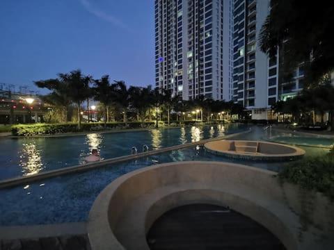 Piscina de la sau aproape de C1203A Green Haven 2BR8Pax netflix100mbps By STAY