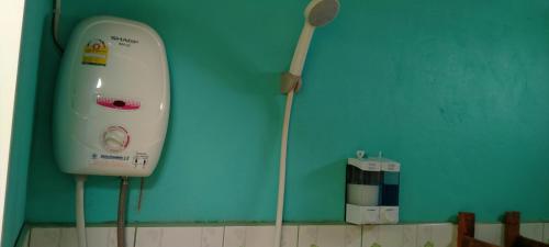 a bathroom with a toothbrush and a toilet in a room at RuengsriSiri Guesthouse in Sukhothai