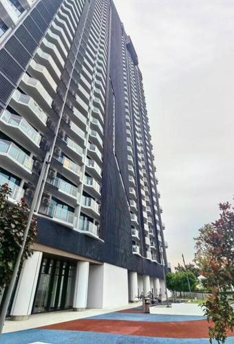 a tall apartment building with a large building at Almas Suite바다 전망 무지 100mbps 넷플릭스스텔라 국제학교까지 도보 2분 in Nusajaya