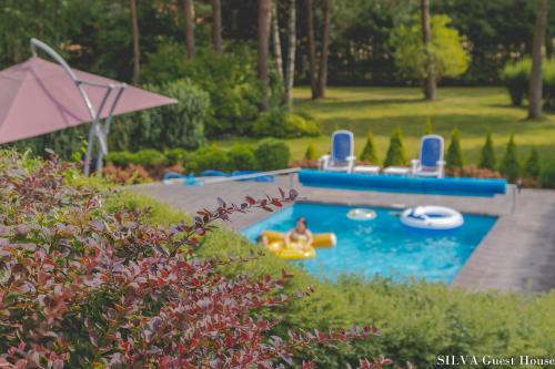SILVA Guest House - dom wczasowy, tenis, basen, balia i sauna tesisinde veya buraya yakın yüzme havuzu