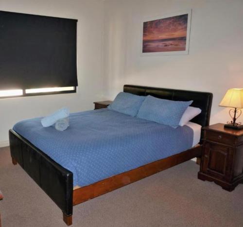 Ένα ή περισσότερα κρεβάτια σε δωμάτιο στο The Ningaloo breeze villa 4