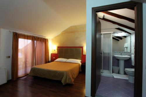 Una cama o camas en una habitación de Lux Hotel Durante