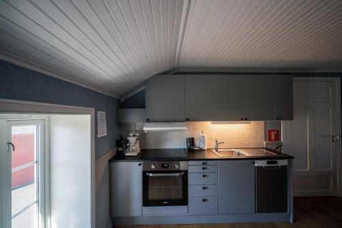 Cuisine ou kitchenette dans l'établissement Ona Havstuer - by Classic Norway Hotels