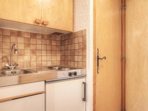 a small kitchen with a sink and a counter at Appartement Saint-Chaffrey , 1 pièce, 2 personnes - FR-1-330E-66 in Saint-Chaffrey