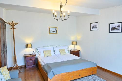 Postel nebo postele na pokoji v ubytování Klecherova House