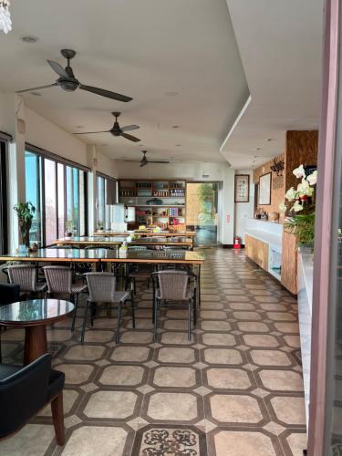 Shi Home 1639 tesisinde bir restoran veya yemek mekanı