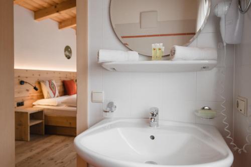 Postel nebo postele na pokoji v ubytování CHALET MARLENE - Ferienhaus