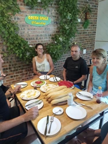 Gæster der bor på Green Space Homestay