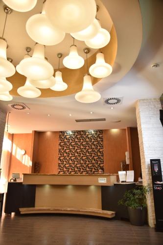 a lobby with chandeliers and a waiting room at Hotel Park Ivanjica in Ivanjica