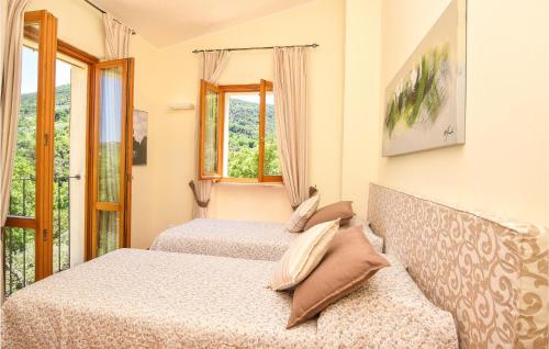 a bedroom with two beds and a window at Stunning Home In Toffia With Outdoor Swimming Pool in Toffia