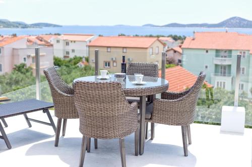 Villa Aliara Jacuzzi Apartment