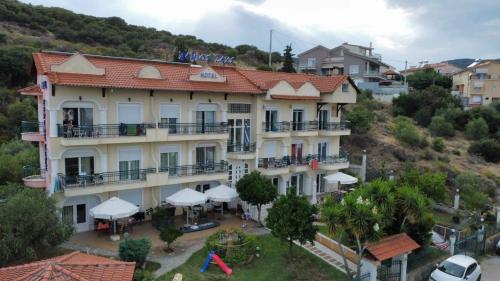 Fotografie z fotogalerie ubytování Xenios Zeus v destinaci Nea Iraklitsa