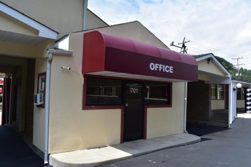 South Hills Motel Image