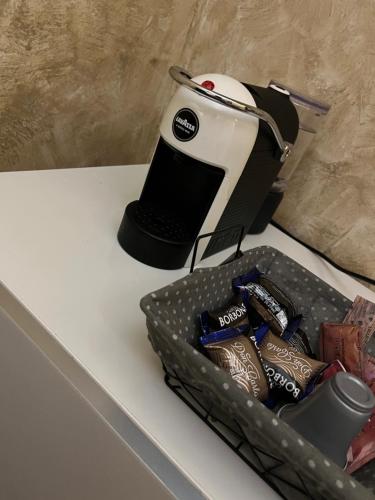 a blender sitting on top of a counter with snacks at JASMINE HOUSE in Triggiano