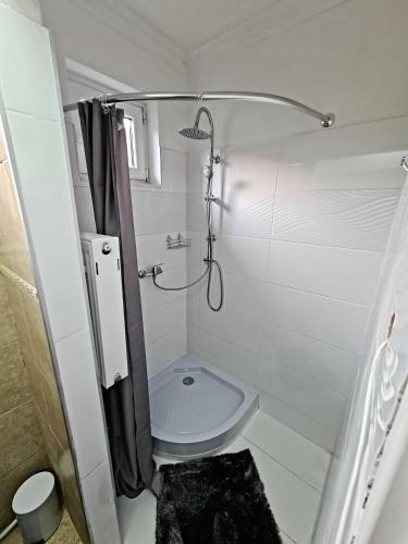 Ванная комната в Airport Luxury Apartman 42