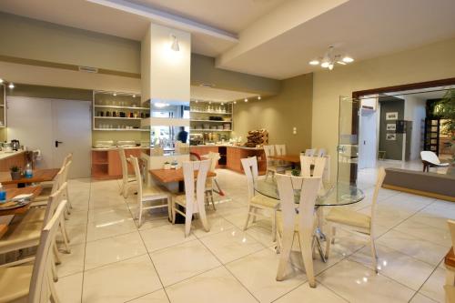 a dining room with a table and chairs at John's Hotel in Chalkida