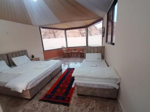 Katil atau katil-katil dalam bilik di Zarb Desert Camp