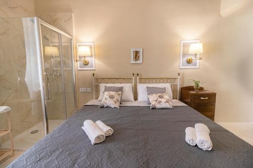 a bedroom with a bed with two towels on it at Casa Ricca in St Paul's Bay