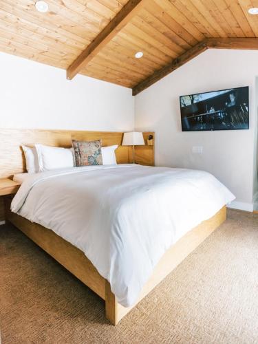 Cama o camas de una habitación en Calamigos Guest Ranch and Beach Club