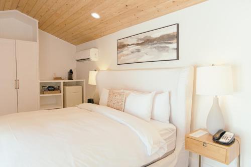 Cama o camas de una habitación en Calamigos Guest Ranch and Beach Club