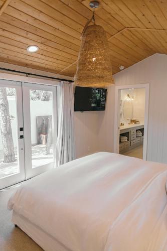 Cama o camas de una habitación en Calamigos Guest Ranch and Beach Club