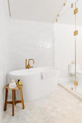 Un baño de Calamigos Guest Ranch and Beach Club