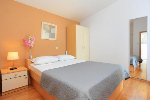 Apartments by the sea Podgora, Makarska - 16630