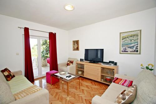 Apartments with parking space Supetar, Brac - 16652