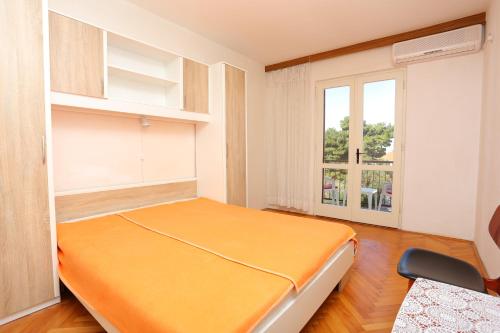 Apartments with parking space Supetar, Brac - 16656
