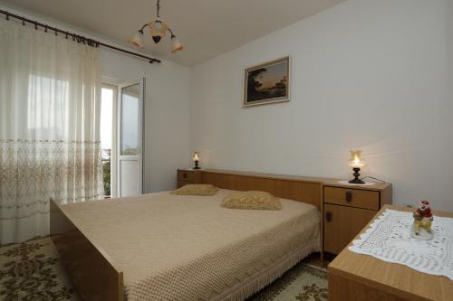 Apartments with parking space Supetar, Brac - 16699
