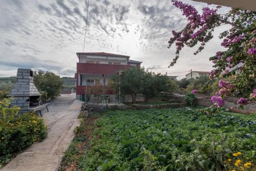 Apartments with parking space Slatine, Ciovo - 16731