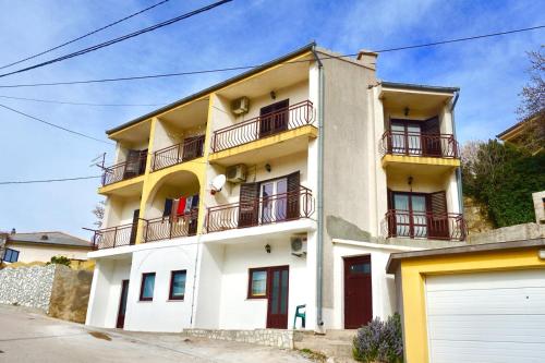 Apartments with a parking space Senj - 16747