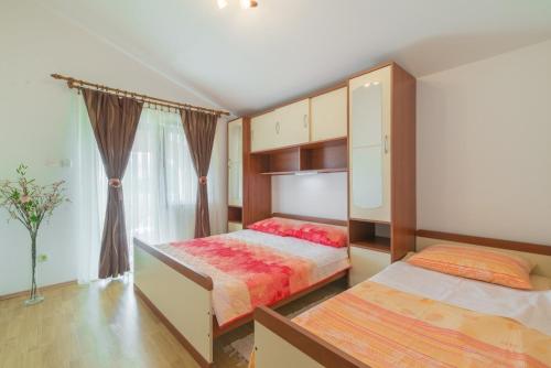 Posteľ alebo postele v izbe v ubytovaní Apartment Vir 16768b