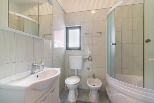 Kúpeľňa v ubytovaní Apartment Vir 16768b