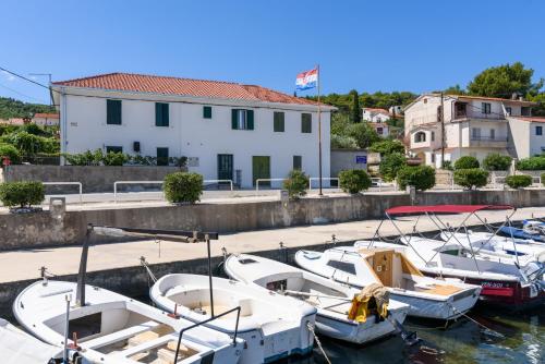 Apartments by the sea Arbanija, Ciovo - 16762