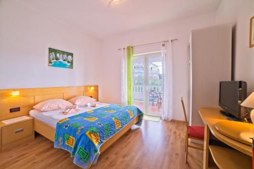 Apartments and rooms by the sea Supetarska Draga - Gonar, Rab - 16761