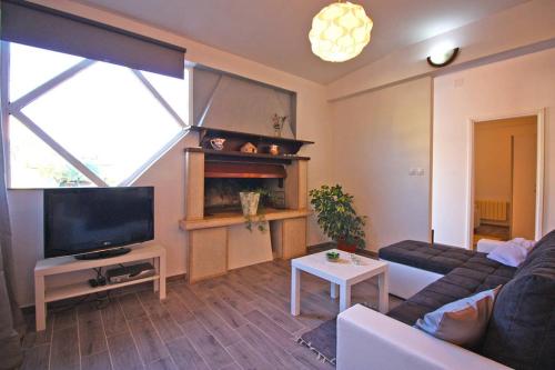 Apartments with parking space Fazana - 16808
