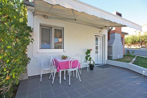 Apartments with parking space Fazana - 16808