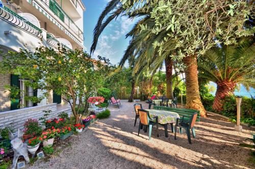 Apartments by the sea Podstrana, Split - 16829