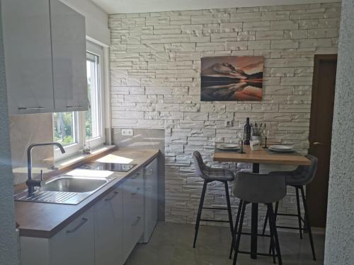 Apartment Okrug Gornji 17032c