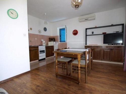 Η κουζίνα ή μικρή κουζίνα στο Apartment Barbat 16992b
