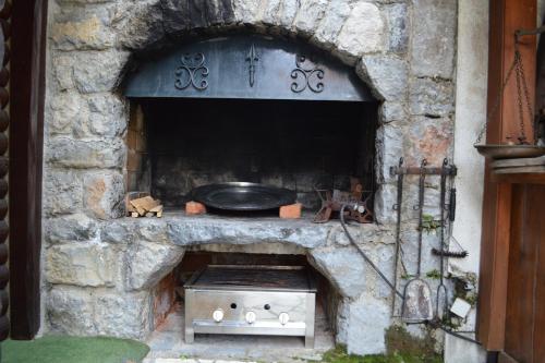 a stone oven with a pan on top of it at Rooms with a parking space Brod Moravice, Gorski kotar - 16921 in Brod Moravice