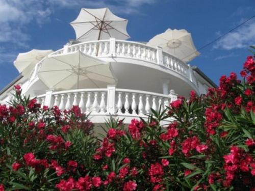 Apartments with parking space Barbat, Rab - 16816