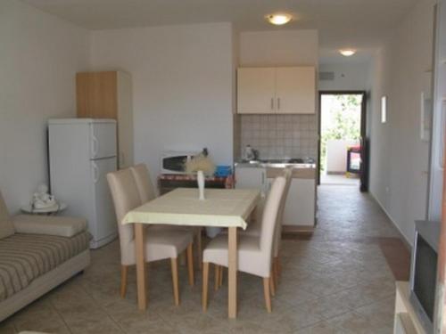 Apartments with parking space Barbat, Rab - 16816