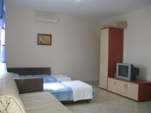 Apartments with parking space Barbat, Rab - 16816
